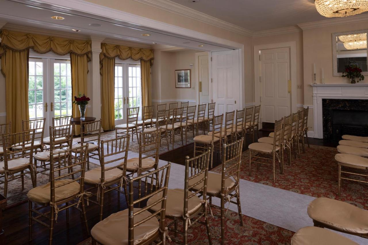 Baywood Conference And Lodging Center Coraopolis Bagian luar foto