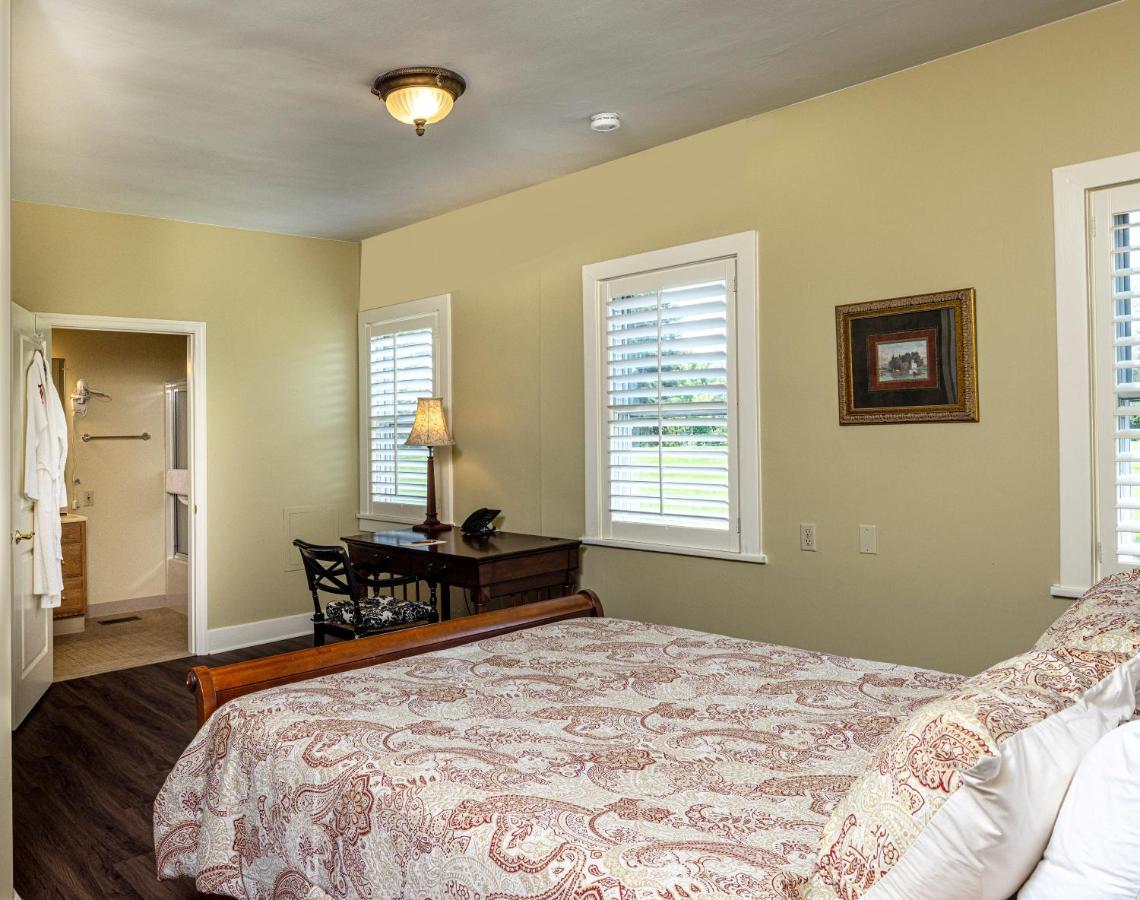 Baywood Conference And Lodging Center Coraopolis Bagian luar foto
